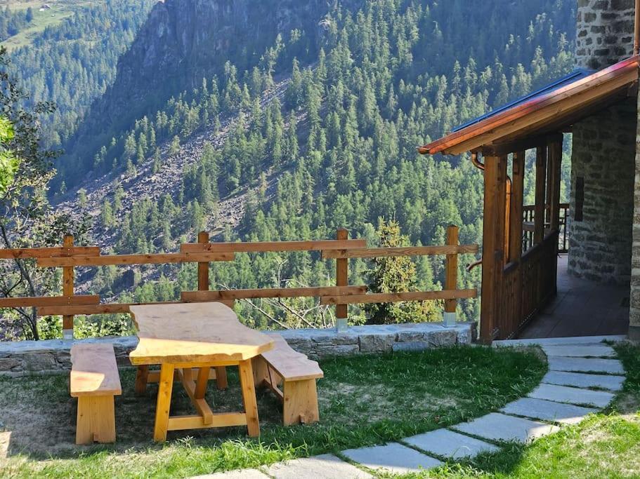 Il Castello Nel Bosco, Appartamento Torrente Champorcher Exterior foto